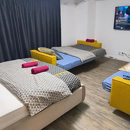 Central 4 Bedrooms 6 Beds In University Square 5 Min To Old Town For 12 Ppl * Bucharest