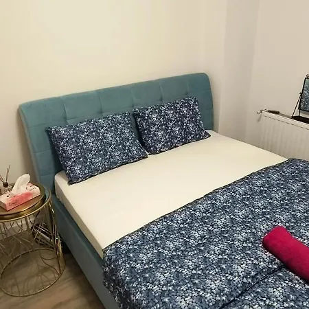 Central 4 Bedrooms 6 Beds In University Square 5 Min To Old Town For 12 Ppl Bucharest
