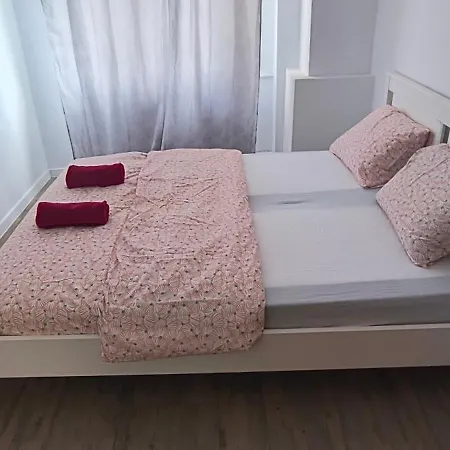 Central 4 Bedrooms 6 Beds In University Square 5 Min To Old Town For 12 Ppl * Bucharest