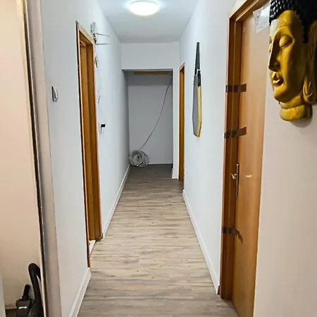 Apartment Central 4 Bedrooms 6 Beds In University Square 5 Min To Old Town For 12 Ppl